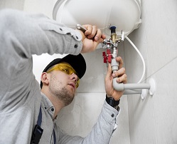 worker-repairing-water-heater11